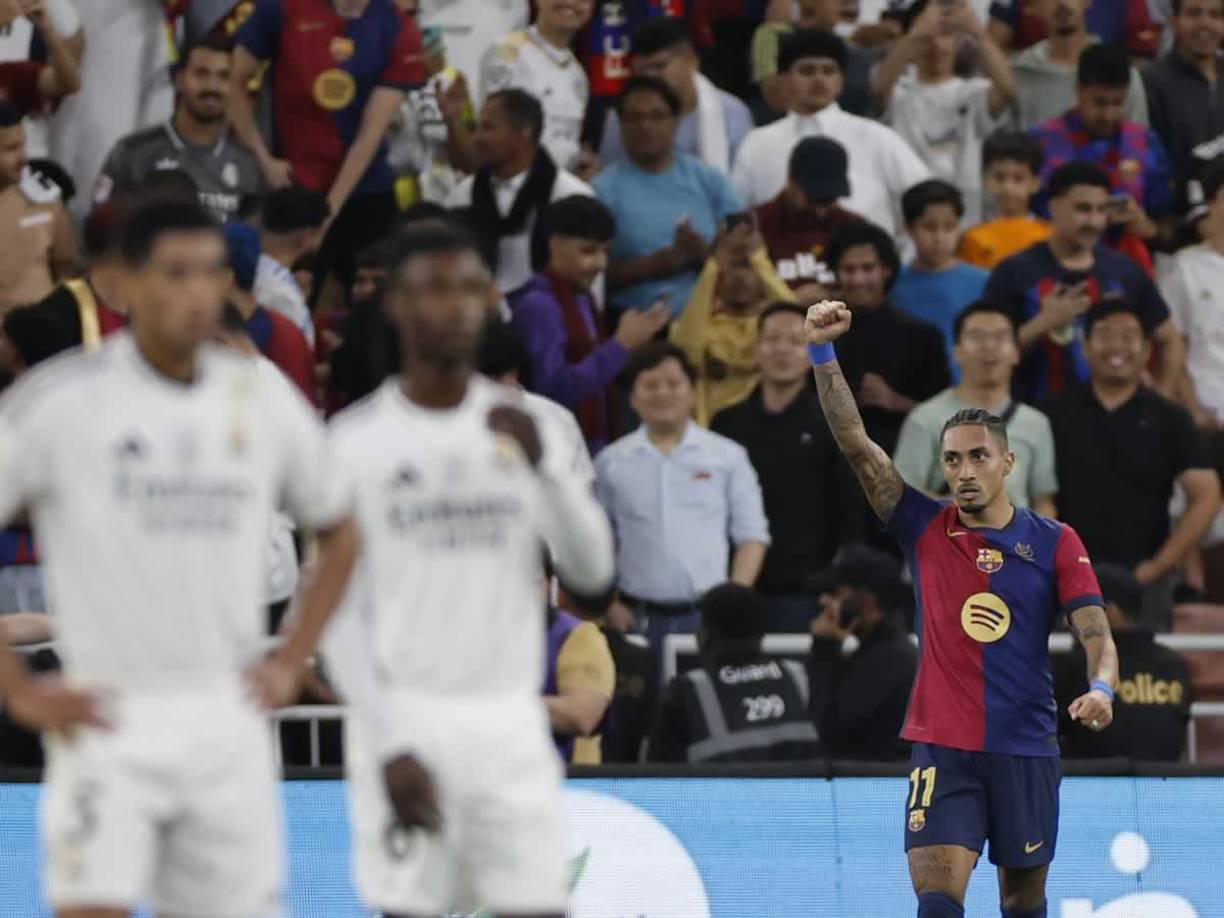 Raphinha fue la figura del partido, elegido MVP, tras su doblete. La celebración de su primer gol.