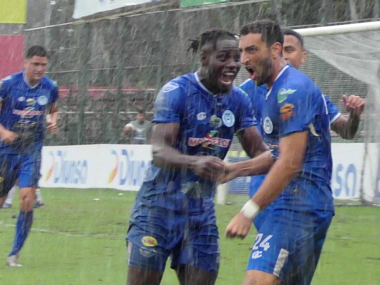 Marathón decepciona en su estreno en casa, rostros tristes, Victoria festeja y bellas chicas