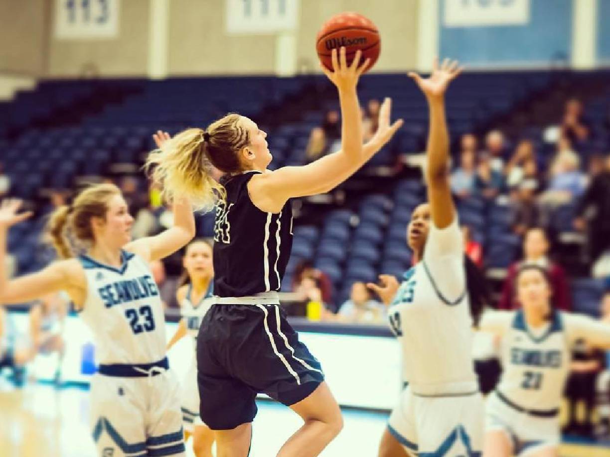 Jugó en varios equipos en Estados Unidos y su llegada al territorio azteca fue en 2023. Un año después, lamentablemente perdiera la vida en casa.