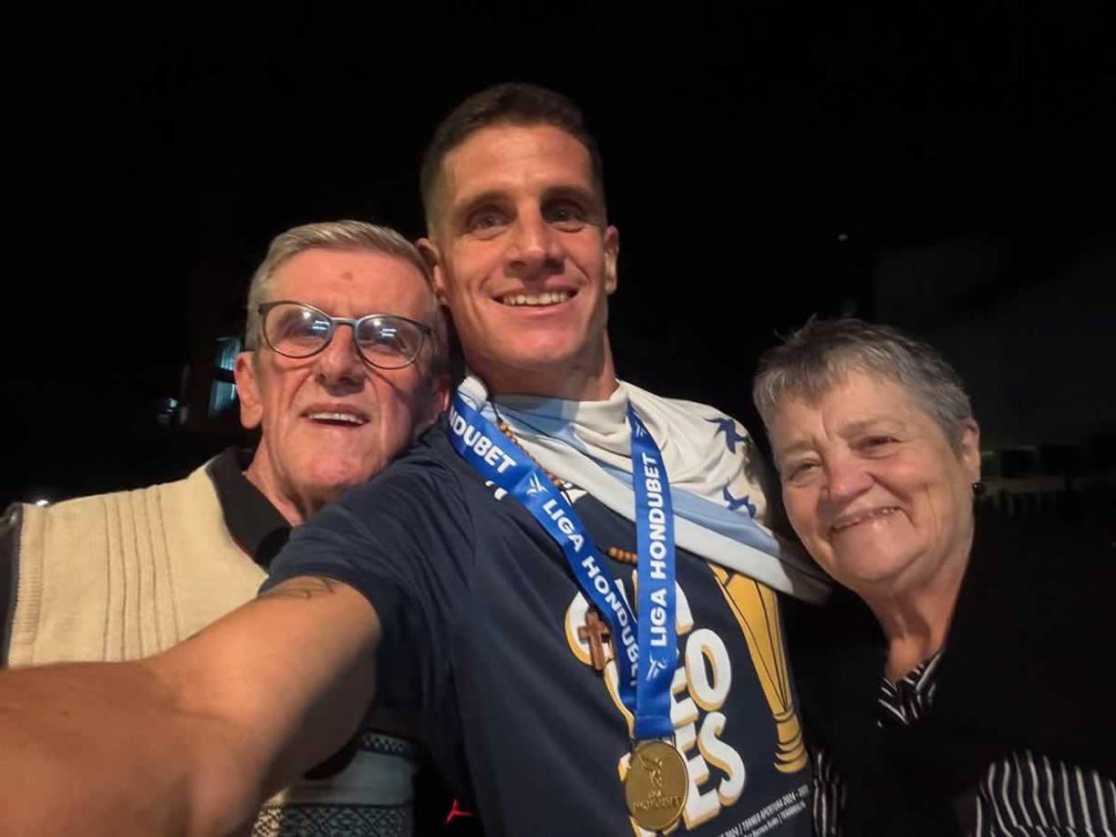 Jonathan Rougier estuvo acompañado también por sus padres que viajaron desde Argentina.