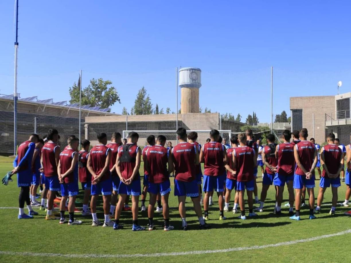 Godoy Cruz es el club mendocino que más temporadas jugó en Primera División con un total de dieciocho participaciones. 