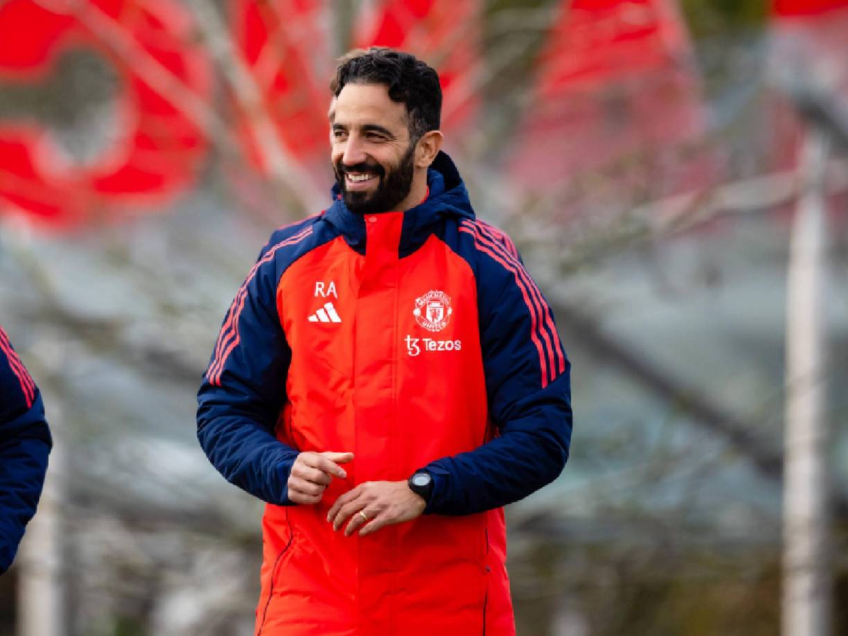 Rúben Amorim, nuevo técnico del Manchester United, aseguró a su llegada al club inglés: “Los entrenadores portugueses hemos demostrado que podemos ser los mejores del mundo, pero yo soy diferente a Mourinho. Me acuerdo de aquella época y veías a Mourinho y pensaba que lo podía ganar todo. Pero esta no es la misma situación. Él era campeón de Europa, yo no”.