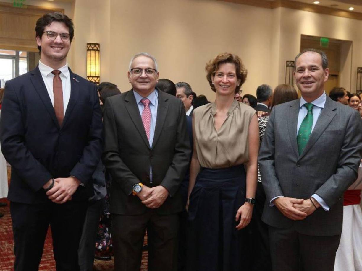 Thierry de Pierrefeu, Lorenza Durón, Mauricio Villeda, María de Durón y Juan Ramón Martínez