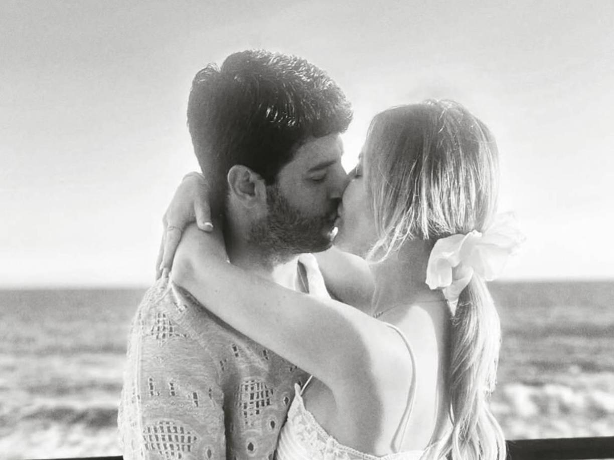  Carlos Vela y su familia vivieron momentos complicados por los incendios que se registraron hace unas semanas en Los Ángeles, el futbolista perdió su casa en este hecho que se volvió incontrolable.