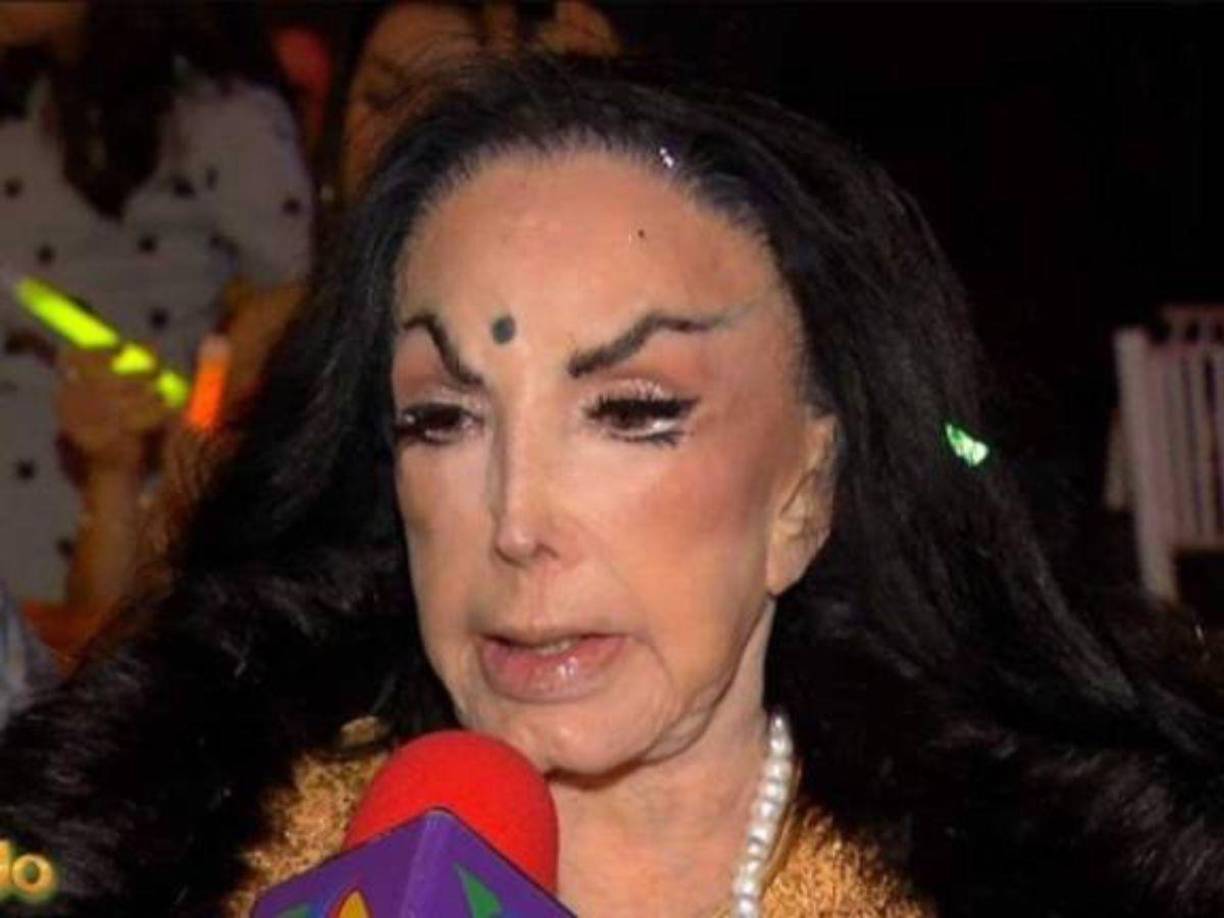 De acuerdo con los reportes, la actriz y exdiputada mexicana habría muerto en la soledad que ya le aquejaba desde hace algunos años a causa de de un infarto agudo al miocardio por su avanzada edad.