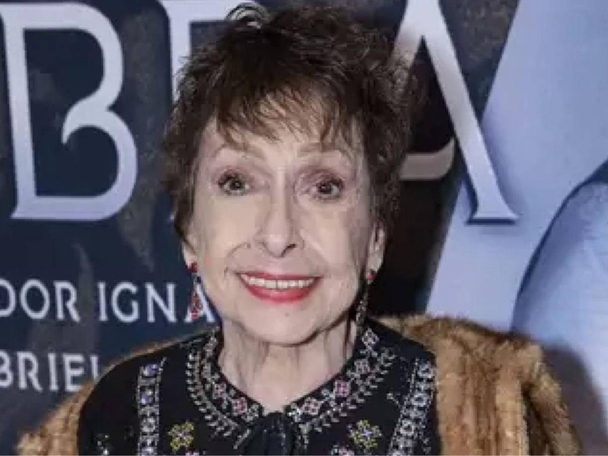 Martha Ofelia Galindo, recordada por su papel de la maestra Canuta en el programa ‘Cero en conducta’ y ‘La escuelita VIP’ reveló que está desempleada, por lo que pide ayuda para regresar a los escenarios teatrales y foros de televisión.