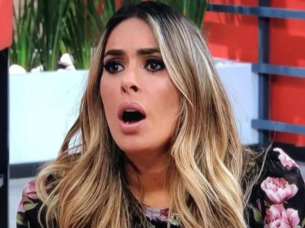 Según lo dicho por Miguel Ángel Montfort, Jorge Clarividente, un palero, medium y espiritista, le dijo que Galilea Montijo le mandó a bloquear los caminos, por eso no ha tenido suerte.