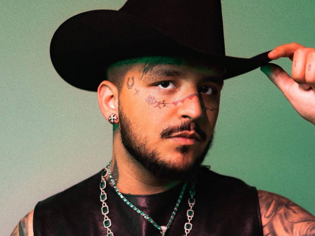 El número exacto de tatuajes de Nodal se desconoce, pero Christian Nodal se realizó diversos tatuajes cuando era pareja de la actriz y cantante española Belinda; sin embargo, tras su ruptura decidió modificarlos con otros diseños.