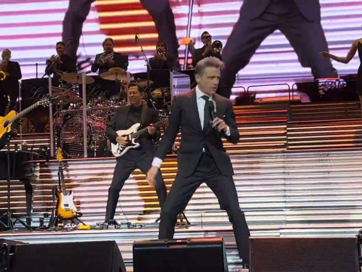 Otro puñado de personas que usaron las plataformas digitales para externar su descontento hicieron referencia a que tenía cierto parecido con el actor y productor Sergio Mayer.