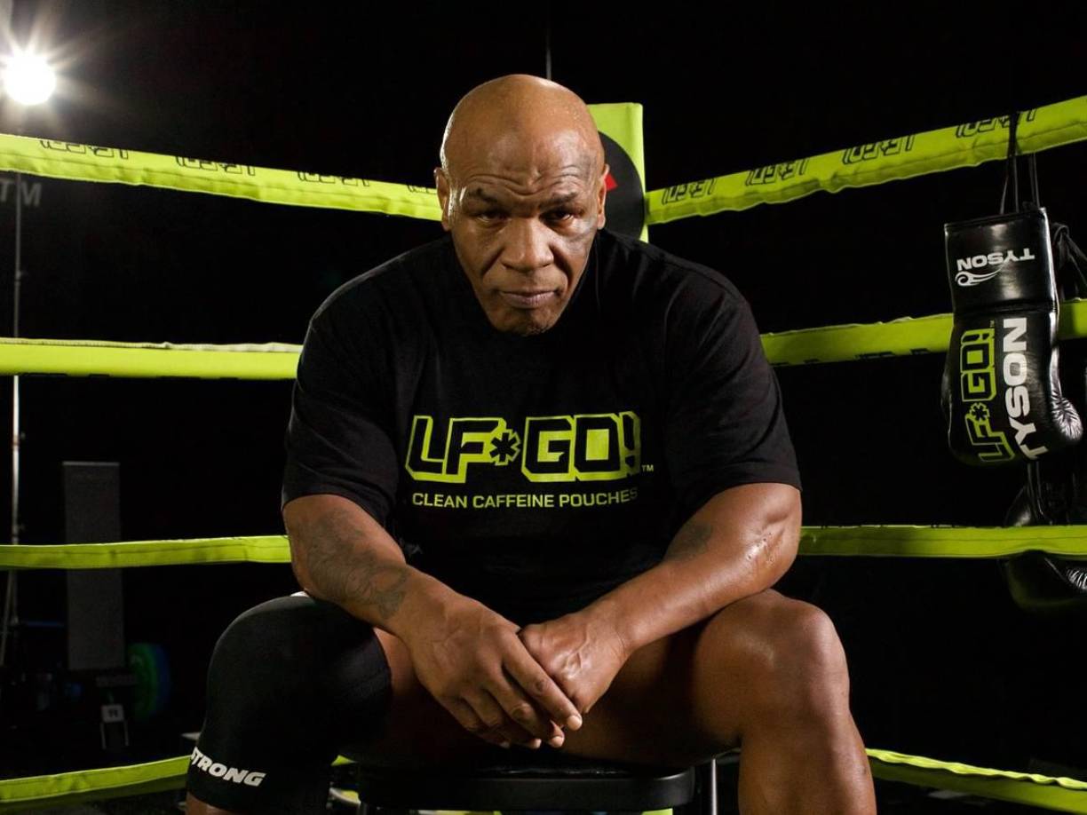 Mike Tyson hizo impactantes confesiones sobre la última pelea: “No recuerdo mucho, me quedé en blanco. No he visto el combate. Sabes lo que recuerdo, recuerdo que volví del primer asalto y Jake (Paul) estaba haciendo una especie de reverencia o no sé qué estaba haciendo, y eso es lo último que recuerdo”, señaló en entrevista para Fox Sports Radio de Estados Unidos.