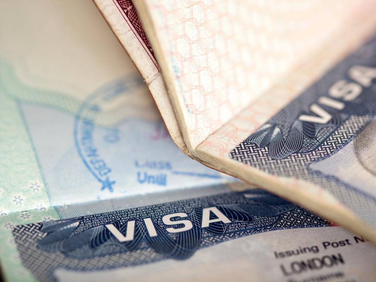 Las visas de Trabajadores Temporales H-2 son visas basadas en peticiones. Esto significa que el empleador en los Estados Unidos debe obtener un certificado de trabajo temporal del Departamento de Trabajo de los Estados Unidos y recibir la aprobación (I-797) de USCIS, antes de programar una cita de visa para sus trabajadores.