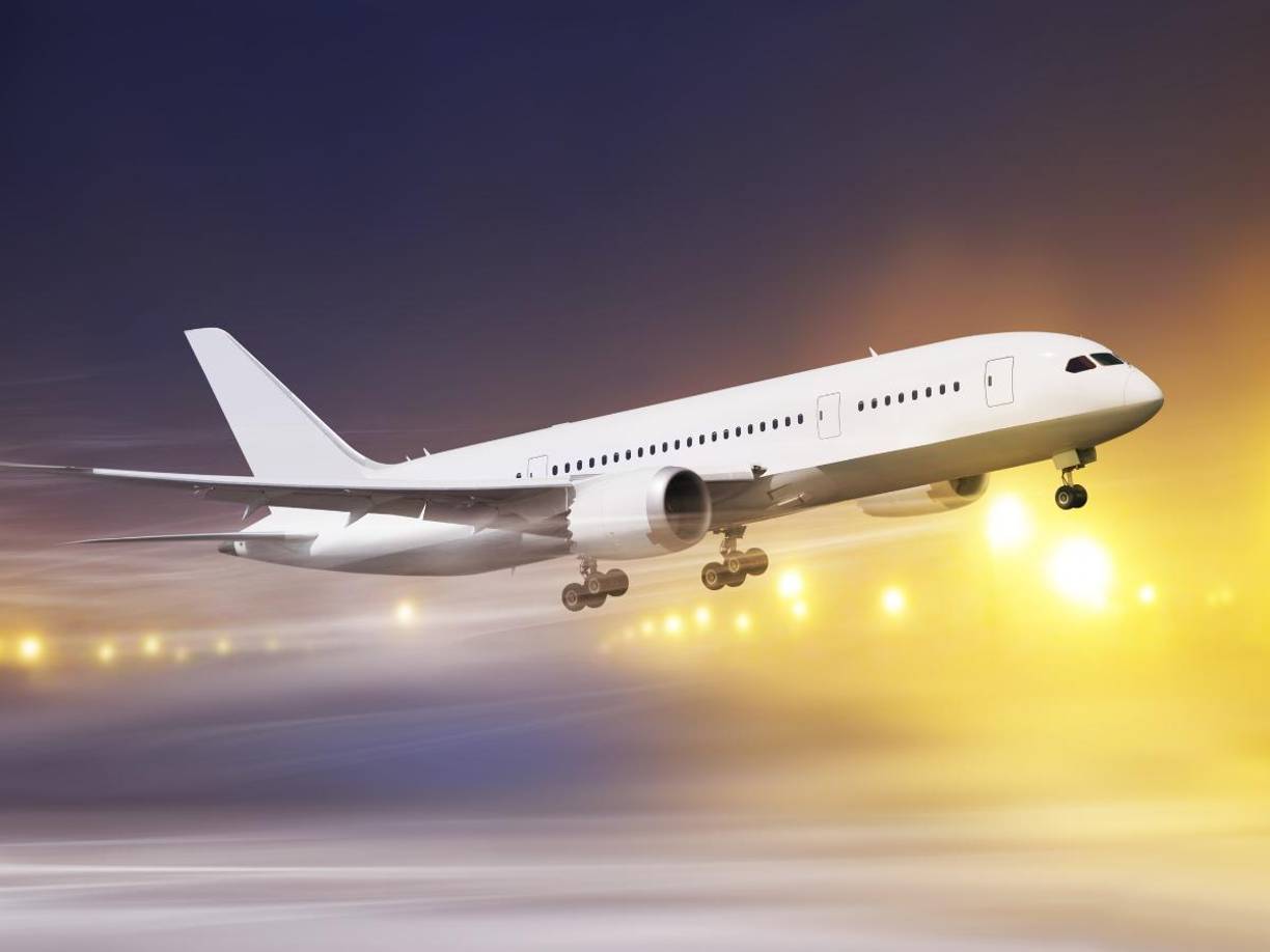 Se espera que el noreste enfrente condiciones meteorológicas complicadas, con carreteras cubiertas de nieve, visibilidad reducida y fuertes vientos, lo que aumentará el riesgo de accidentes y retrasos, especialmente para los viajeros que se desplacen por carretera o aire.