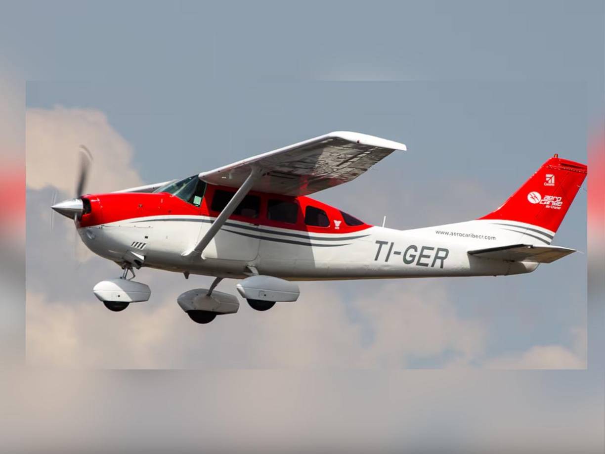 Después de varias horas de búsqueda bajo lluvia y fuertes vientos, los cuerpos de rescate lograron llegar a los restos de la aeronave alrededor de las 21:00 hora local (03:00 GMT del martes) en la parte alta de una zona montañosa que bordea la provincia de San José.