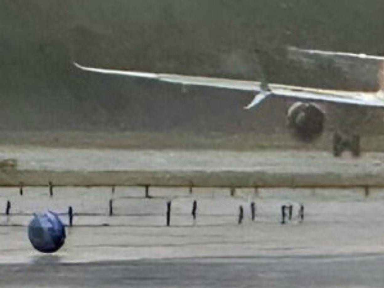 El investigador Jaime Maussan, fue quien hizo viral el insólito video en redes sociales y aseguró que el OVNI fue captado por un piloto identificado como Capitán Biggalow.