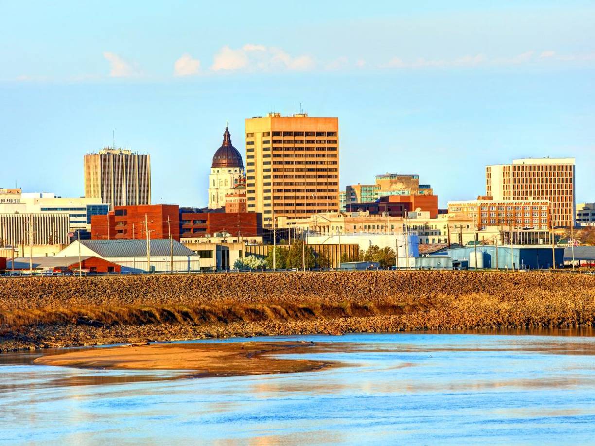 Aunque no promueven medidas hostiles hacia los inmigrantes irregulares, tampoco ofrecen protección especial a esta comunidad.
