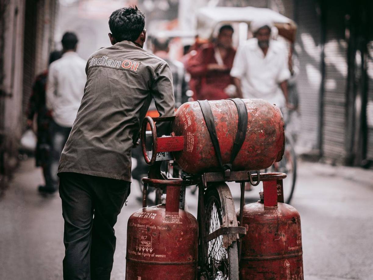 “Con esto me sacó adelante”, declaró el graduado, visiblemente emocionado.