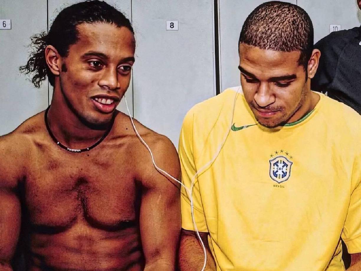 También jugó en la selección de Brasil, cuando esta contaba con otras estrellas como Kaká, Ronaldinho y otros más.