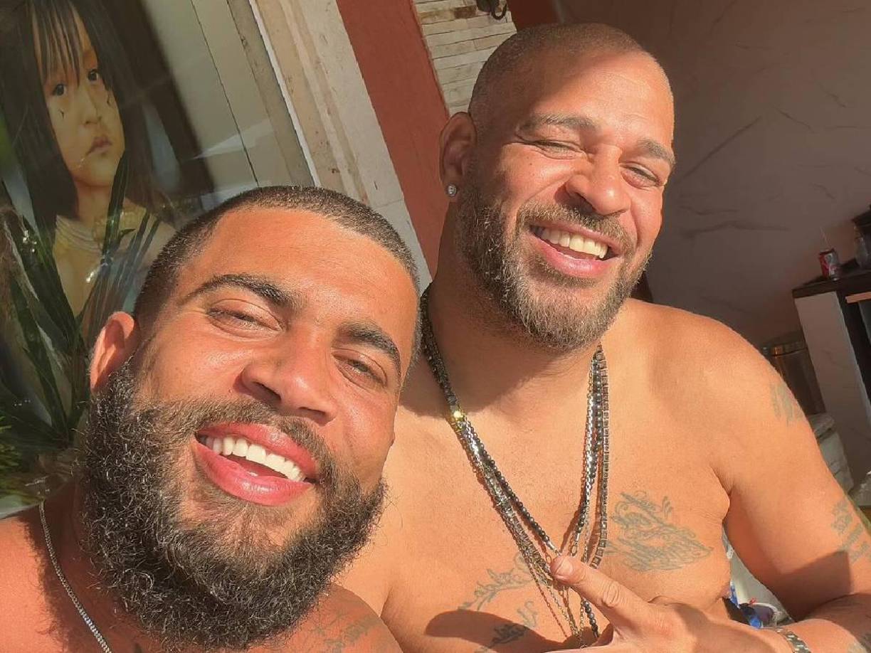 Adriano se refugió en las fiestas, discotecas y el alcohol para intentar consolar el vacío que dejó la partida de su padre. Esto eventualmente afectó en su rendimiento deportivo y que las lesiones también fueran más frecuentes.