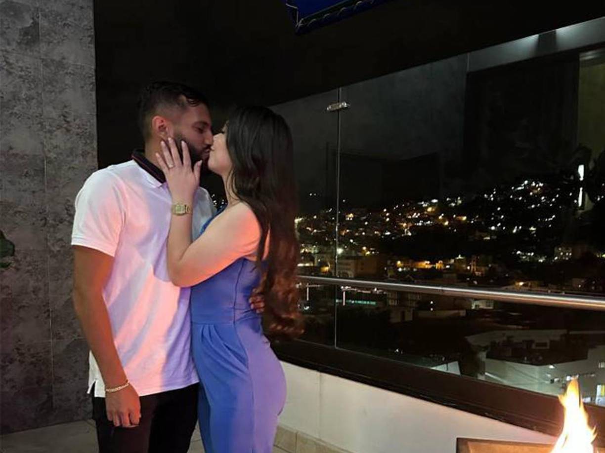Jorge Álvarez llevó a su amada a un lujoso restaurente en Tegucigalpa donde le propuso matrimonio el fin de semana.
