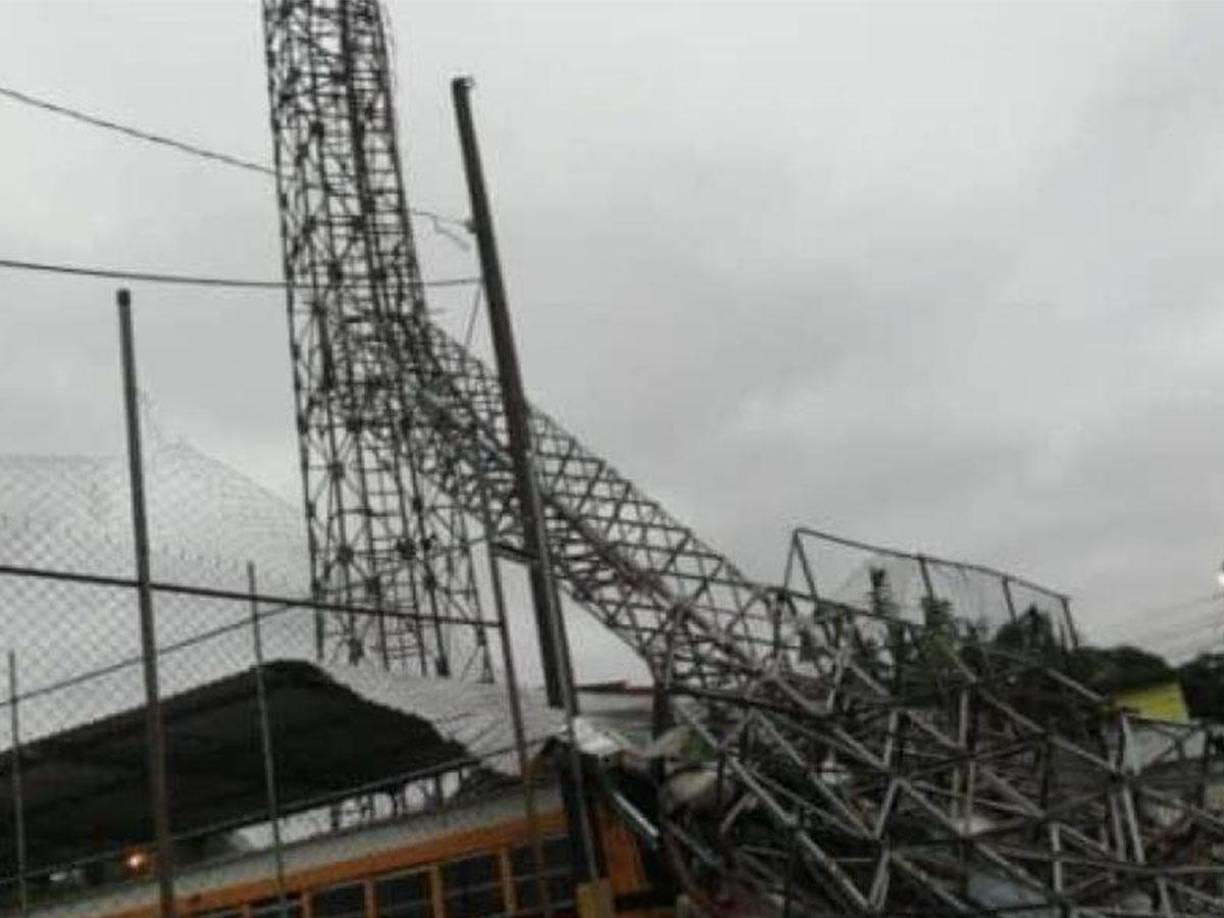 Malas noticias en Puerto Cortés luego que su histórico estadio sufrió daños. 