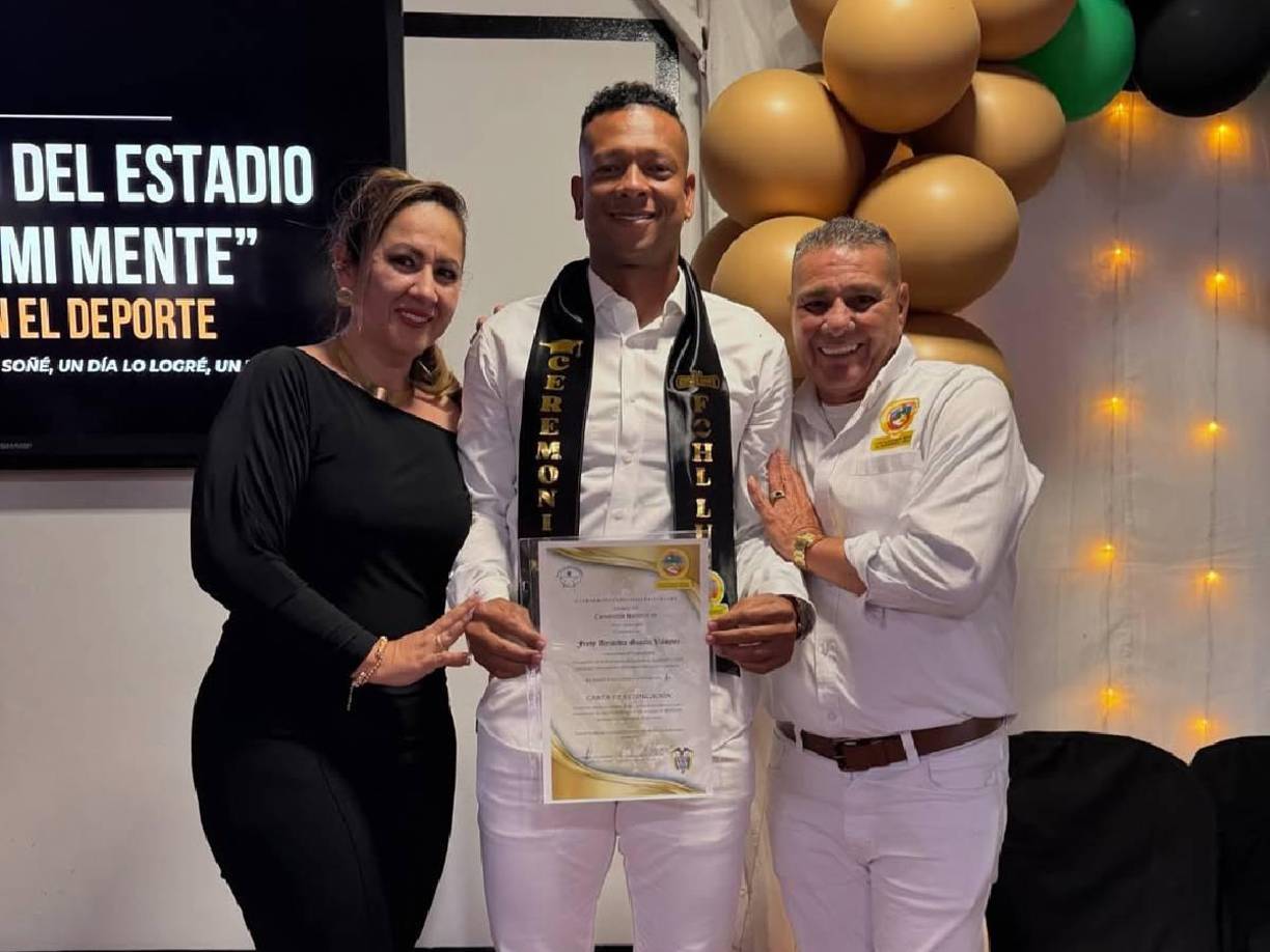 “Hoy es el primer día del resto de mi vida. Graduación, reeducados de ‘Fundación Caminando Hacia La Luz’. Cada día es una oportunidad para seguir aprendiendo a vivir en paz y tranquilidad, gracias a todos por este día tan especial”, expuso Fredy Guarín en sus redes sociales.