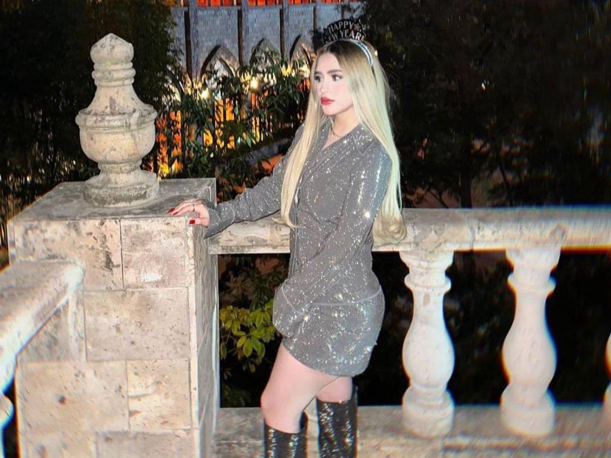 De acuerdo con lo que ella misma publica en su cuenta de Instagram, es apasionada de la moda, el maquillaje y los viajes, actividades que disfruta hacer junto a sus amigas. Es madre de un pequeño que nació poco antes que Inti González Cazzucheli, quien a su corta edad ya tiene miles de fanáticos debido a que nació con un par de ojos azules impresionantes.