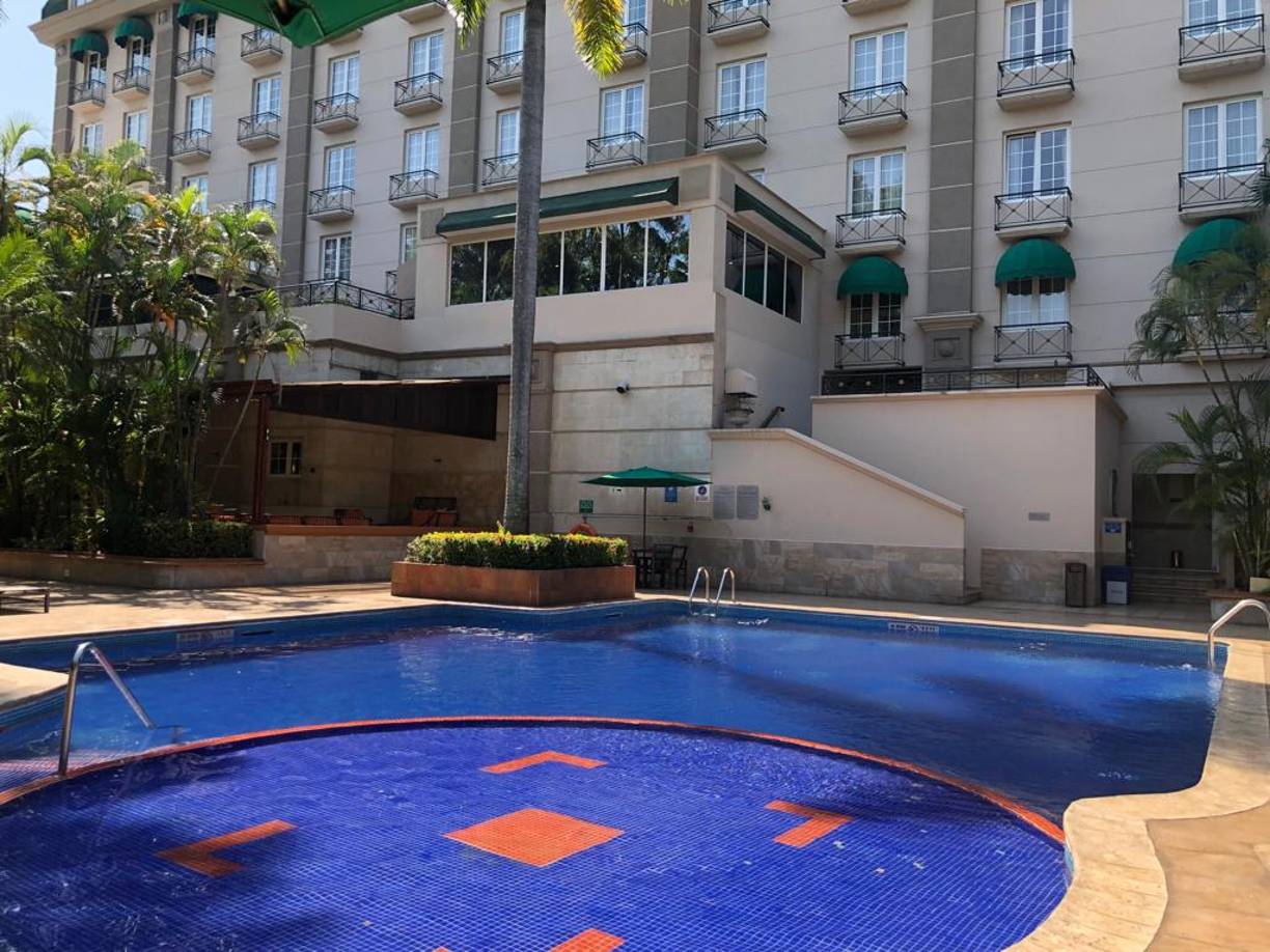 Asimismo, el Hilton tiene las magníficas “tardes de té”, habilitada los viernes con un valor de L255 más impuesto de 3:00 p.m. a 6:00 p.m. 