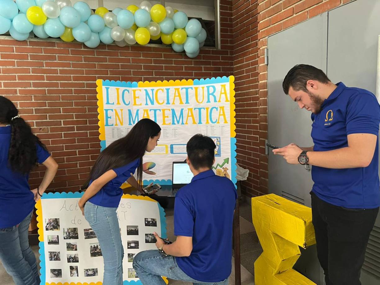 En el recorrido, cada carrera universitaria debe dar su mejor presentación para lograr la atención y despertar el gusto y la pasión de su profesión.