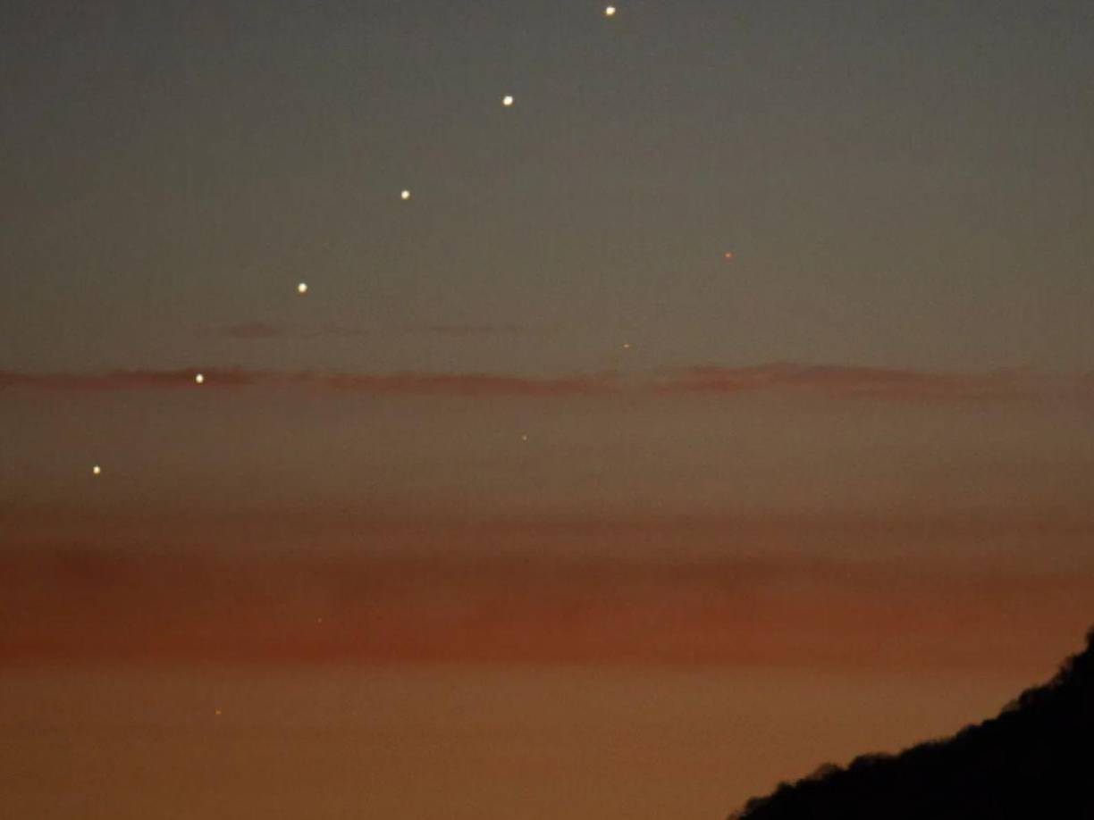 El astrónomo destacó que, en esta oportunidad serán visibles 6 planetas sobre el cielo (Saturno, Venus, Urano, Júpiter, Neptuno y Marte).