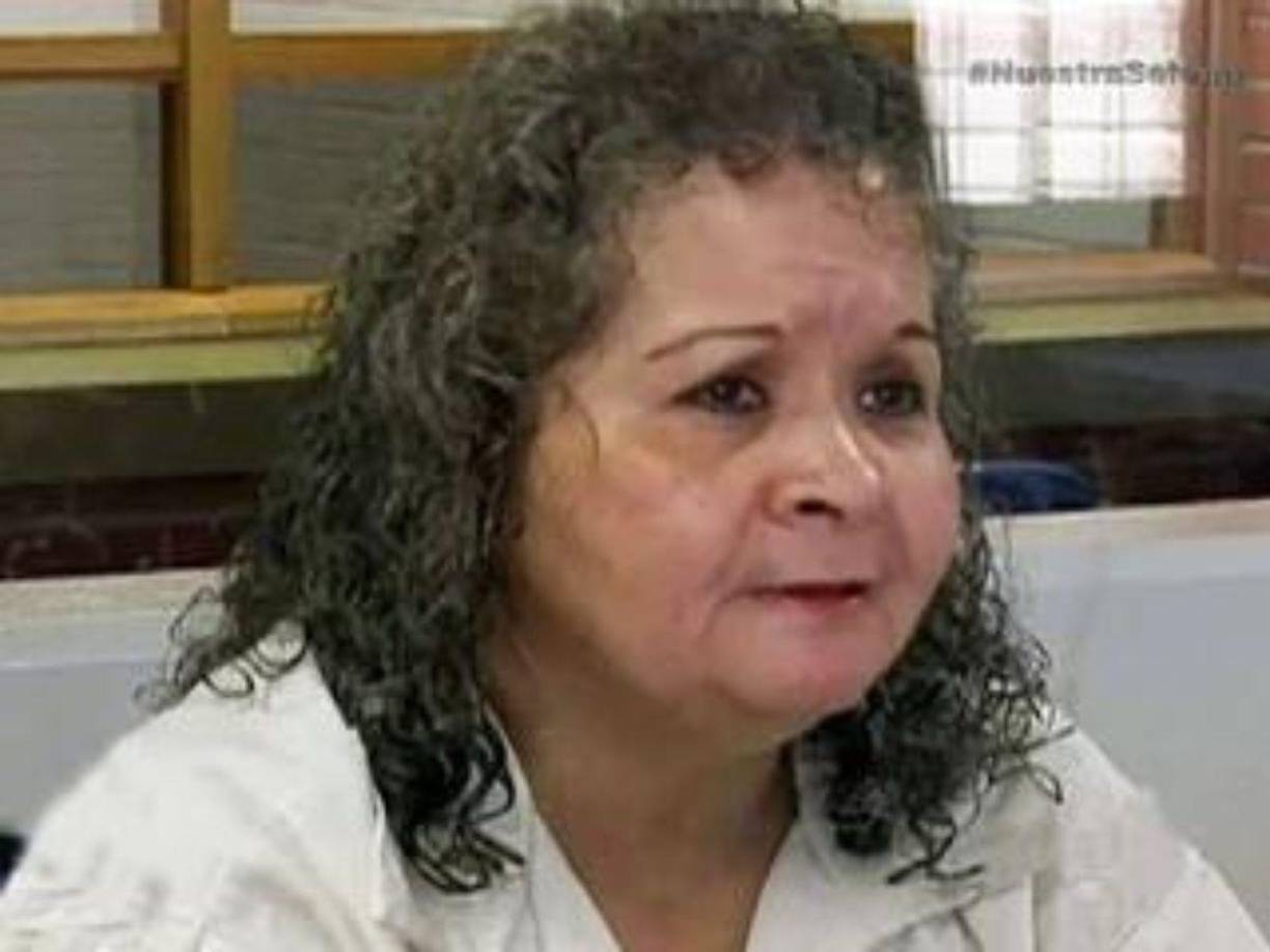 Habría perdido la vida por un disparo a manos de Saldívar, quien llegó a la vida de Selena en el año de 1991, luego de insistir con el hermano de la cantante, Abraham, para crear un club de fans del que fue nombrada como presidenta.