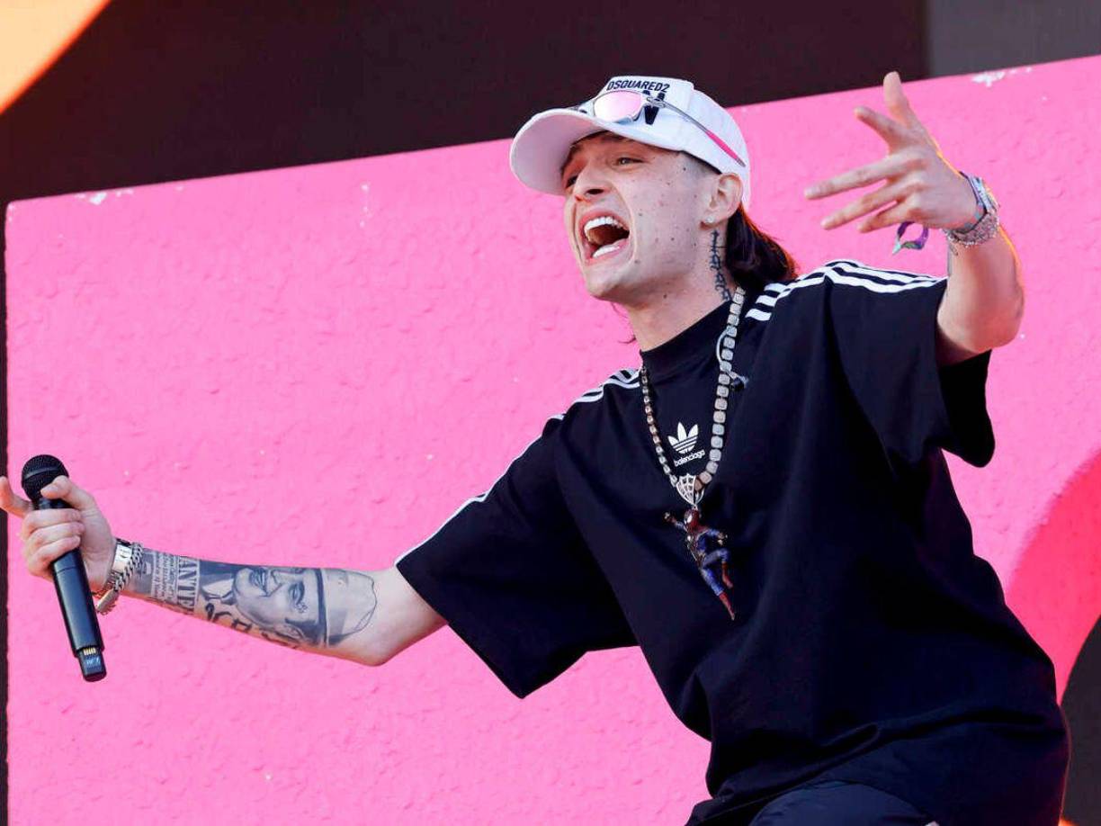 Como era de esperarse, esto ha causado todo tipo de comentarios en las redes, comenzando por el hecho de que en los últimos meses se ha visto a Peso Pluma en una aparente relación con Jailyne Ojeda, quien ha sido modelo de varios de sus videos además de tener una gran cantidad de seguidores en OnlyFans.