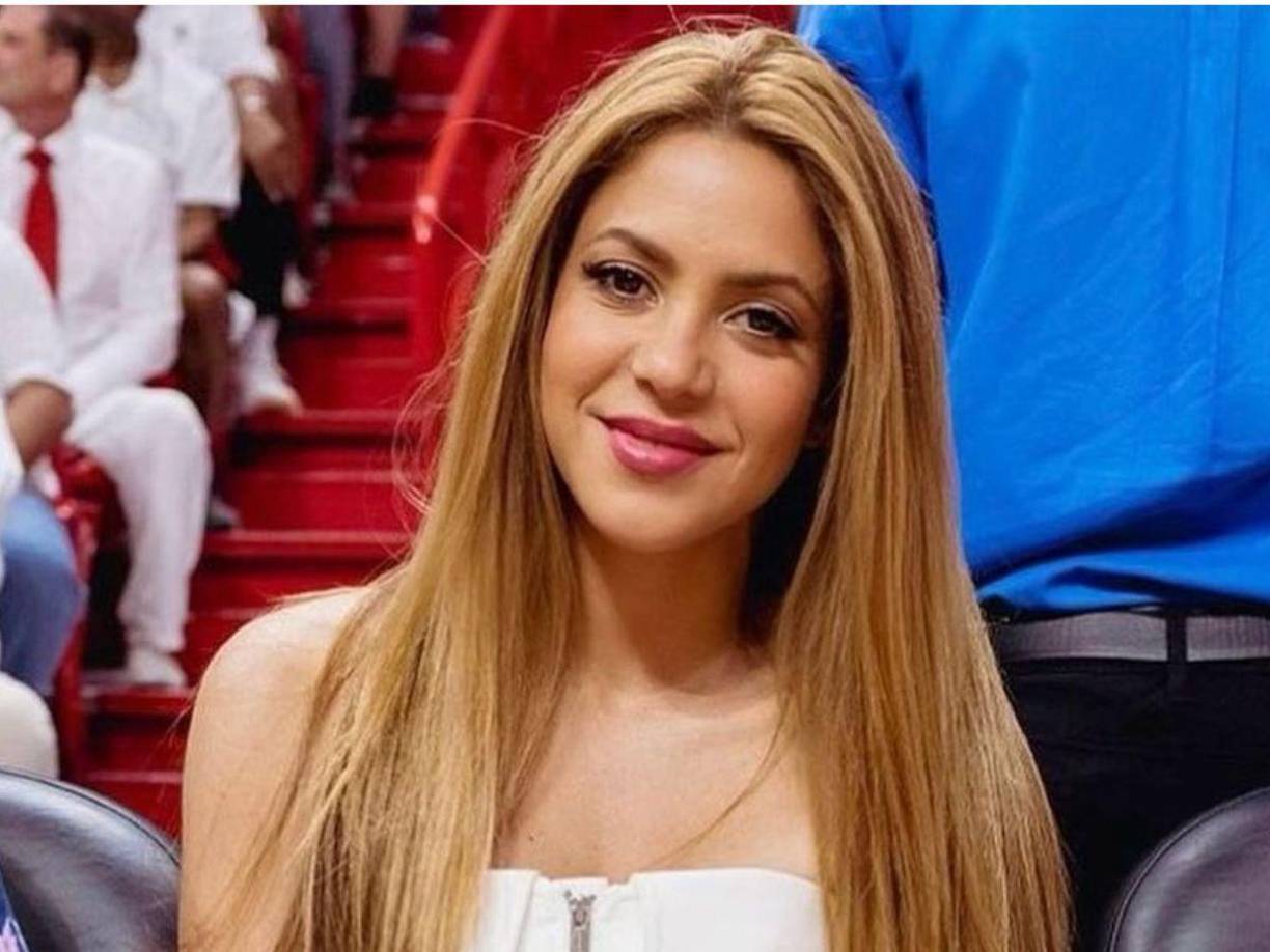 Mhoni Vidente habló acerca del futuro cercano de la cantante colombiana, Shakira, así como el posible pleito legal que se avecina entre ella y su ex, Gerard Piqué.