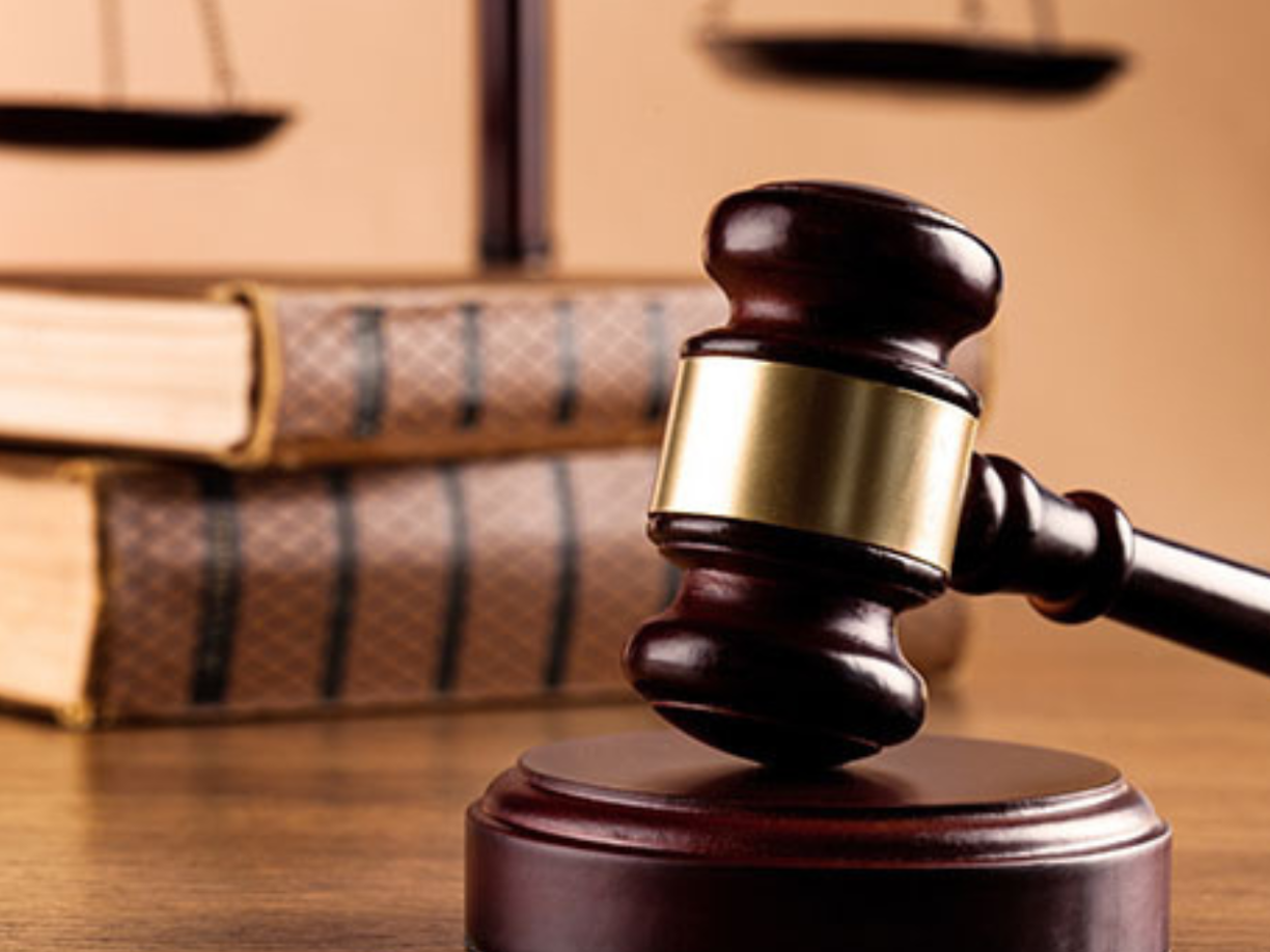 Cuida tus antecedentes de conducta y prepárate muy bien para aprobar el examen. Si cometes fraude en la solicitud, corres el riesgo de ser expulsado del país.