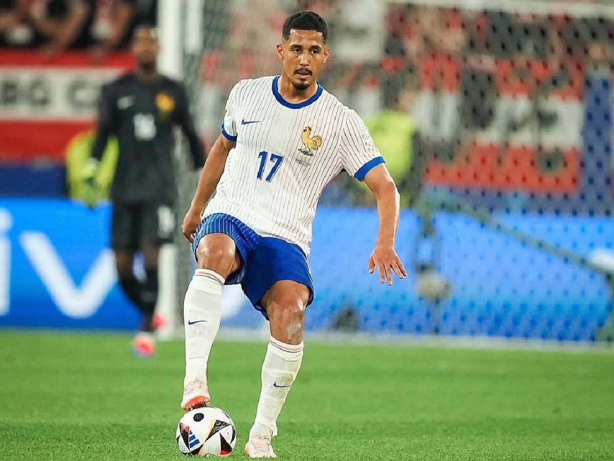 Defensas: El francés William Saliba, defensor del Arsenal de la Premier League.