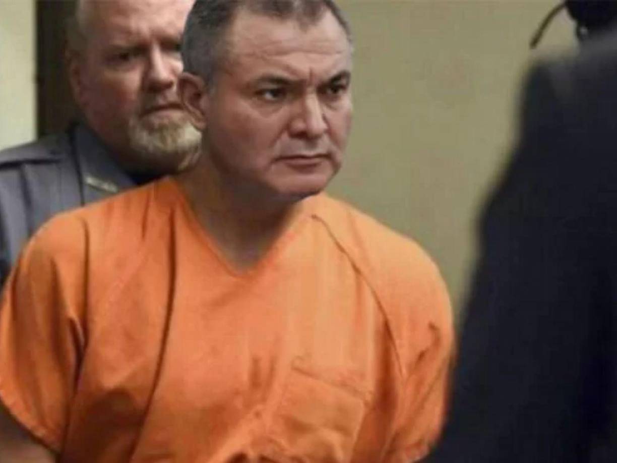 En total, enfrenta cinco cargos: tres por conspiración de narcotráfico, uno por pertenencia continuada a organización criminal y otro por emitir declaraciones falsas a las autoridades estadounidenses cuando solicitó la ciudadanía de ese país en 2018.