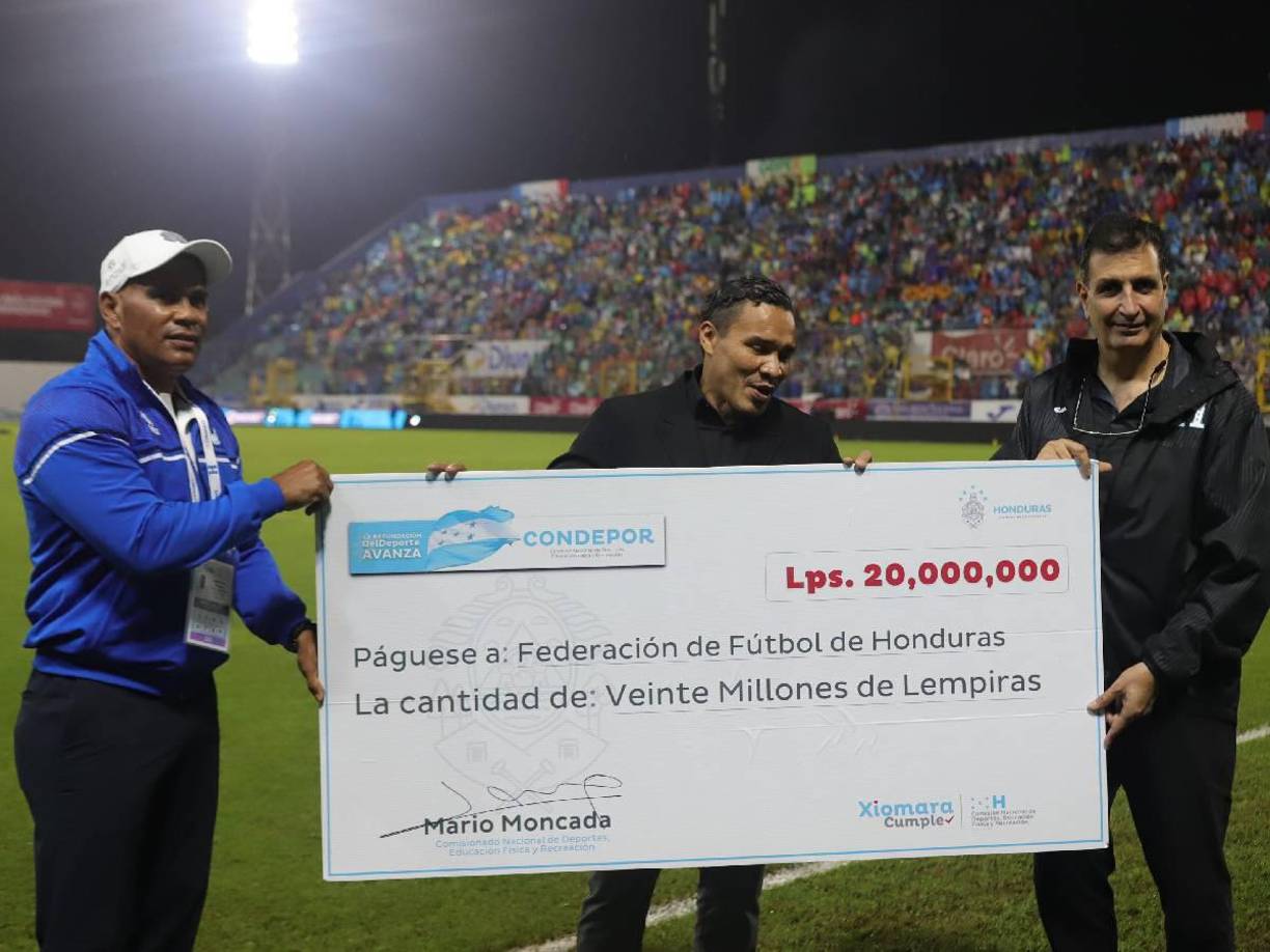 Condepor entregó en el estadio Morazán de San Pedro Sula a la Federación de Fútbol de Honduras 20 millones de Lempiras. Un gran aporte y ayuda para la FFH.