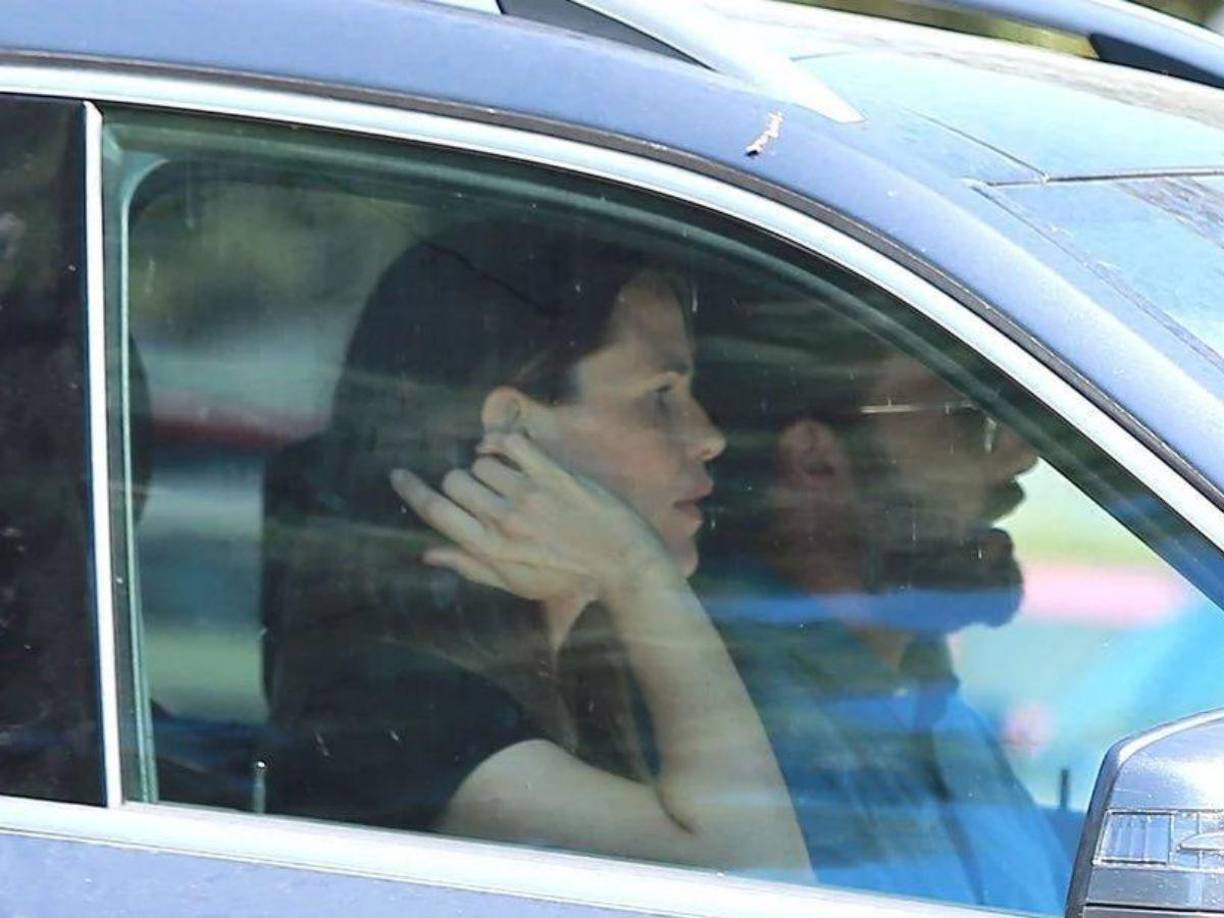 Cabe resaltar que las celebridades no estaban solas, pues su hija menor, Seraphina, se encontraba en uno de los asientos, por lo que todo parece indicar que los tres estaban en una emotiva visita familiar.