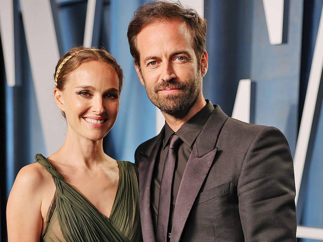 Natalie Portman y Benjamin MillepiedAños juntos: 11Hijos: 2Razón del divorcio: Supuesta infidelidad de MillepiedInicios: Se conocieron en 2009 en el set de la película Cisne Negro. Tres años después, se casaron en una boda judía en California. En agosto, se supo que ambos estaban separándose, pero hasta ahora no se ha sabido nada sobre su divorcio.Declaración: La pareja no ha hablado al respecto sobre su separación, pero una fuente cercana a ellos le dijo a Page Six: “Después de que salió a la luz la noticia de su aventura, han estado tratando de trabajar en su matrimonio, pero actualmente ya terminaron”. Aparentemente, Natalie no quiere un divorcio mediático, y aunque ya no viven juntos, ella está tratando de llevar la separación con calma y a un ritmo tranquilo.