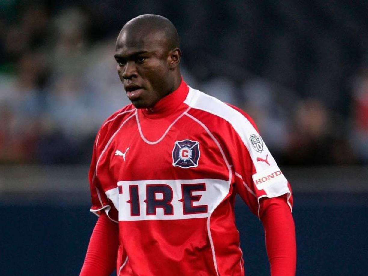 Jorge Samuel Caballero Álvarez debutó en 1995 con la camisa del Olimpia y muchos también recuerdan el famoso beso con el exjugador mexicano Cuautémoc Blanco.