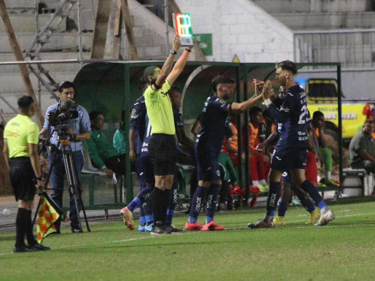 Agustín Auzmendi se despidió de Motagua entrando de cambio por su hermano Rodrigo.