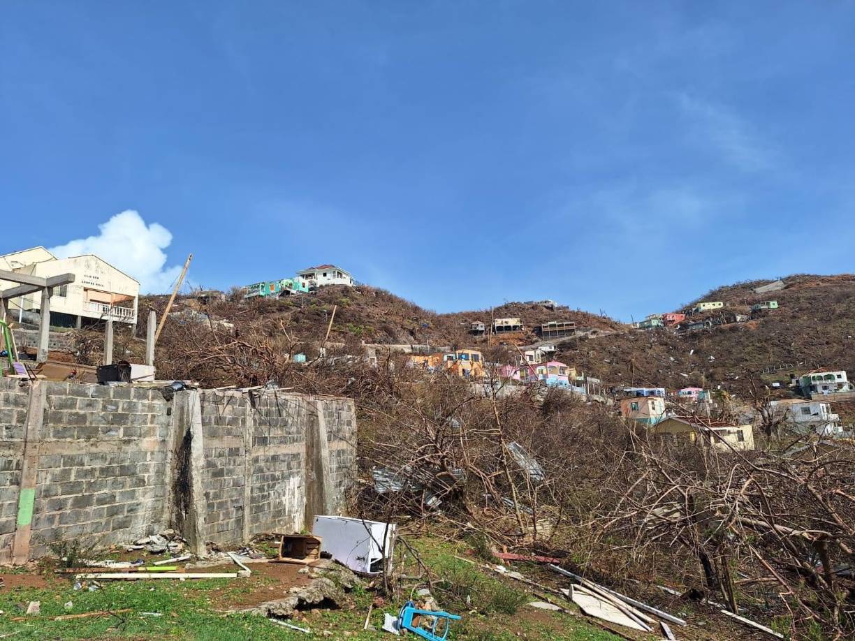 Según los reportes de las autoridades, el fenómeno dejó al menos tres muertos en Granada, uno en San Vicente y las Granadinas, y tres en Venezuela.