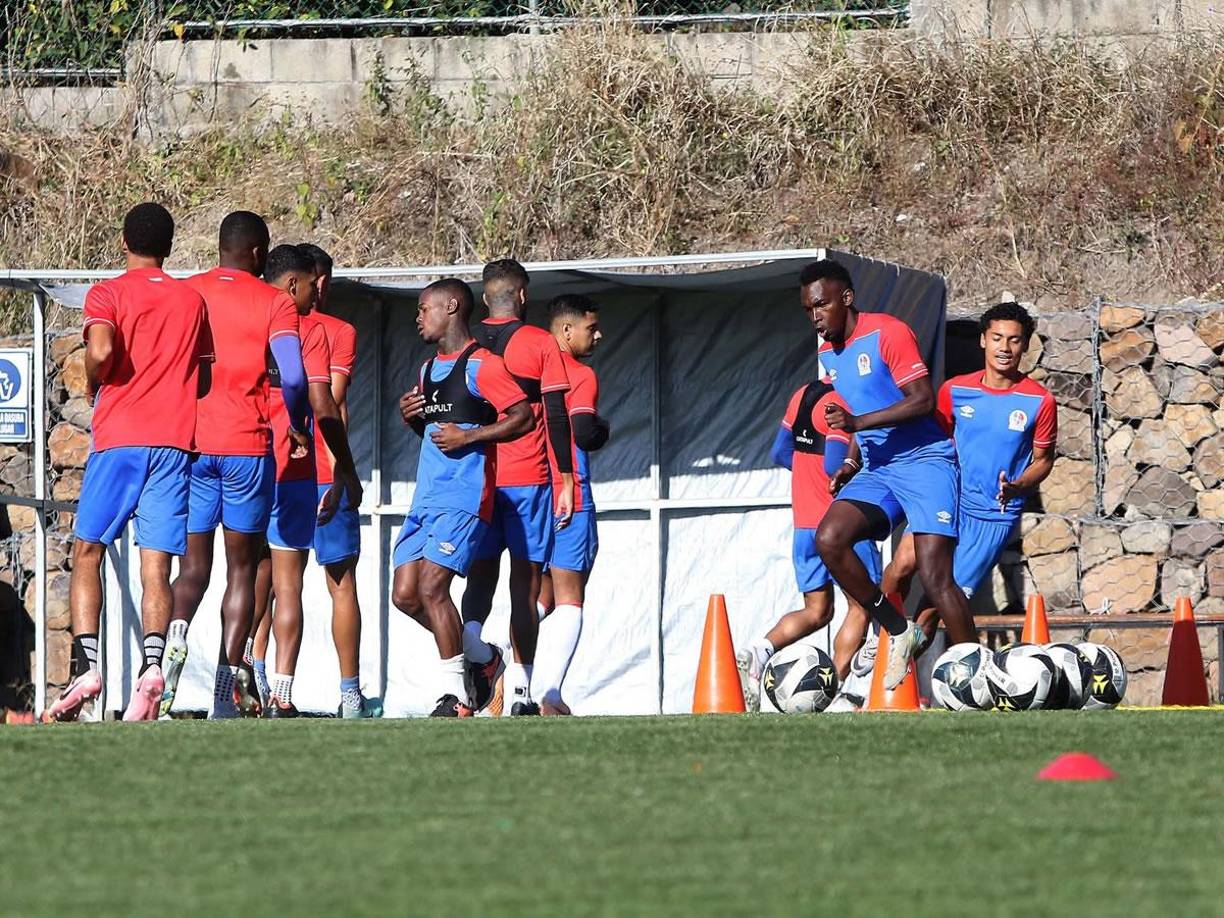 Alberth Elis está de regreso en el Olimpia y trabaja para ganarse un puesto de titular en el 11 de Eduardo Espinel.