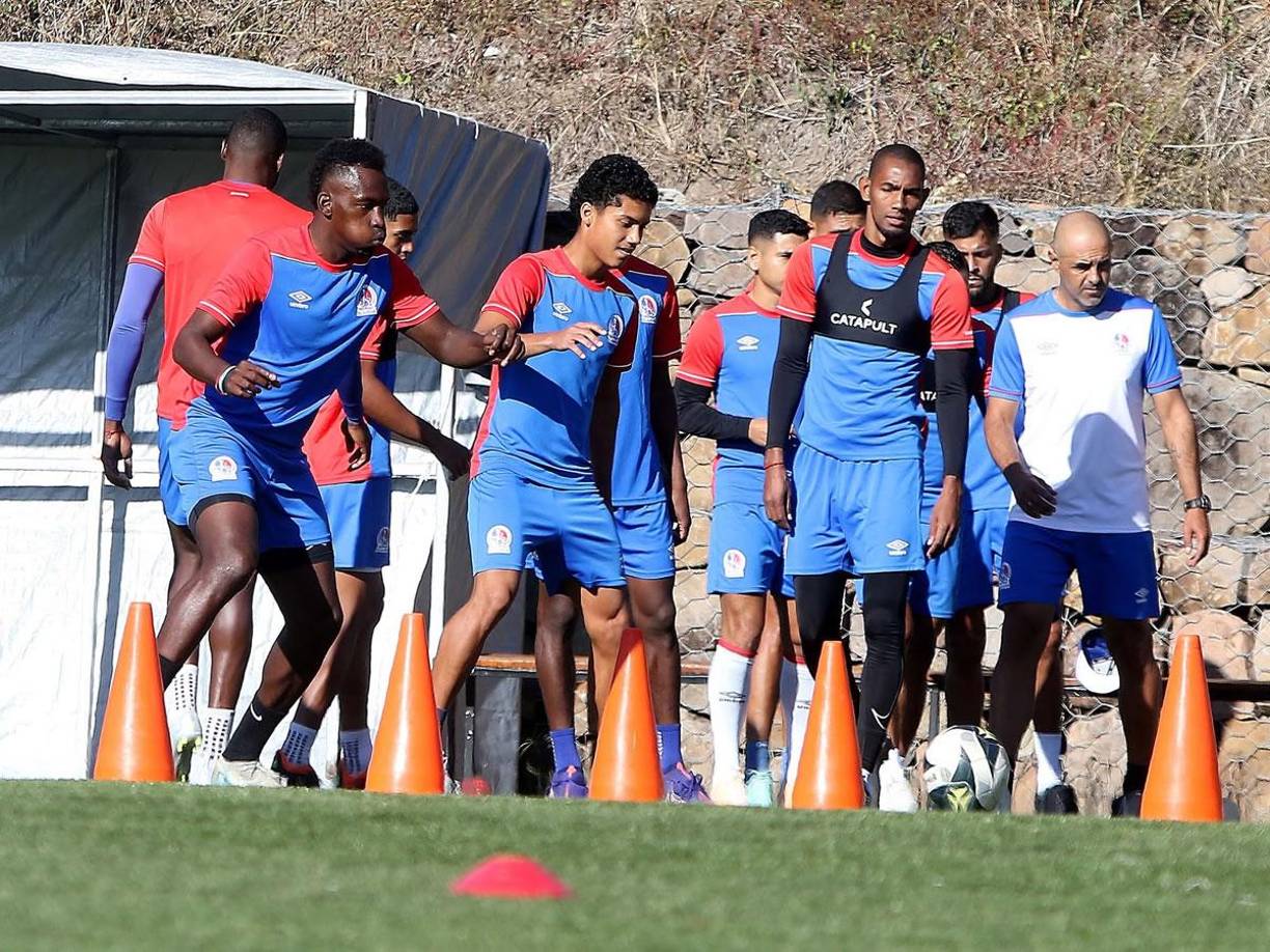 Alberth Elis está motivado entrenando tras ser oficialmente anunciado como fichaje del Olimpia.