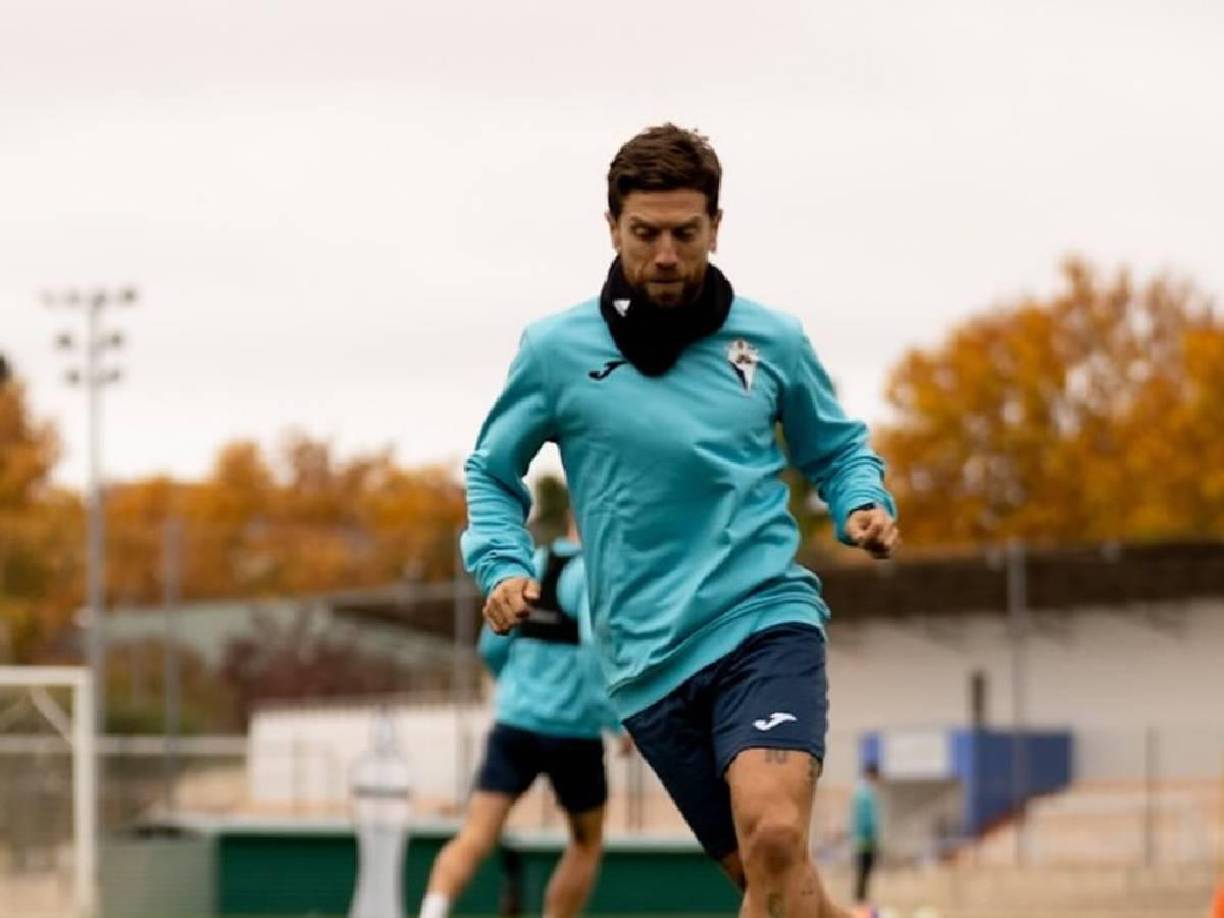 “Me encantaron las instalaciones, el grupo de chicos es espectacular, entrenan muy bien. Me gustó el entrenamiento, la verdad no tienen nada que envidiarle a un equipo de primera división”, comentó el argentino sobre el predio del equipo español.