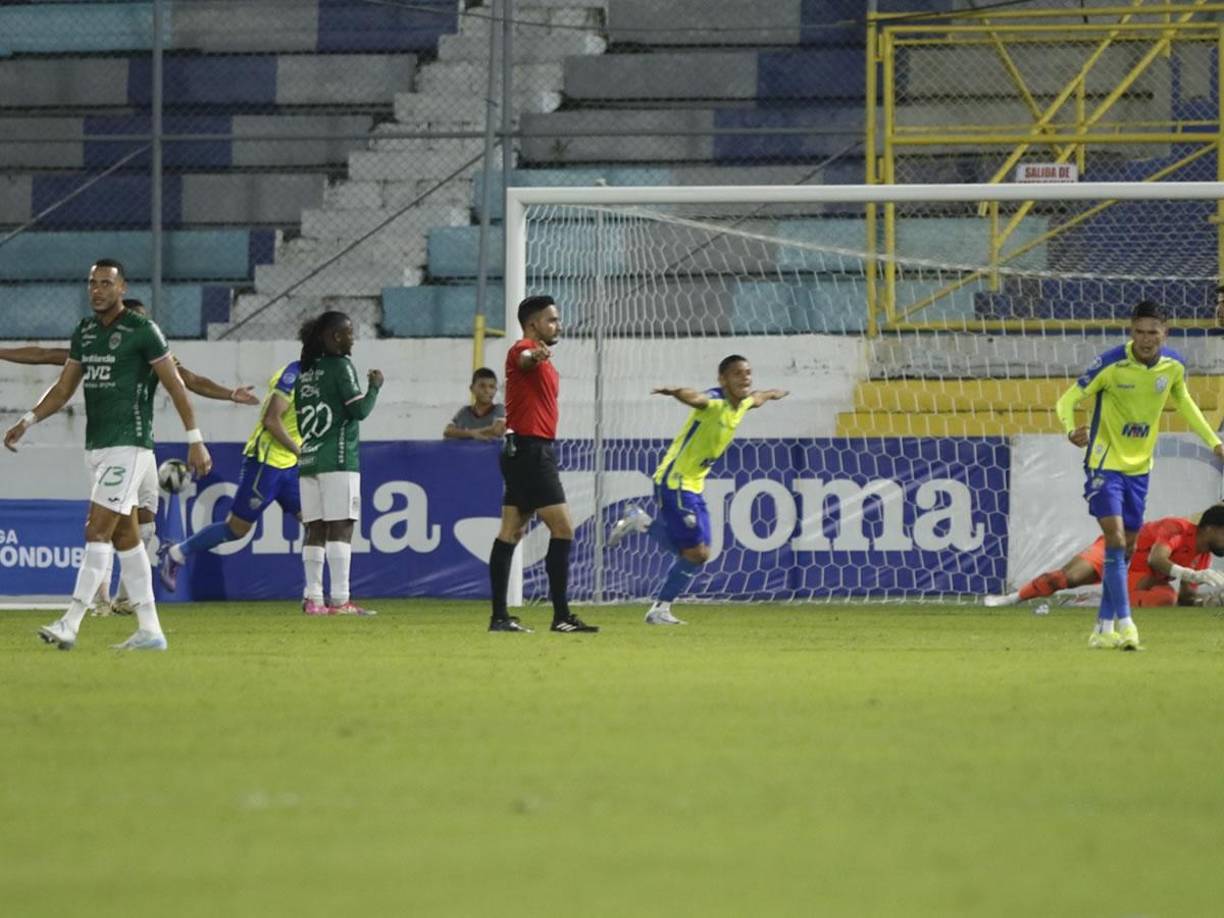 La emoción se apoderó de los jugadores del Olancho y la tristeza de los del Marathón tras el gol de Mayorquín.