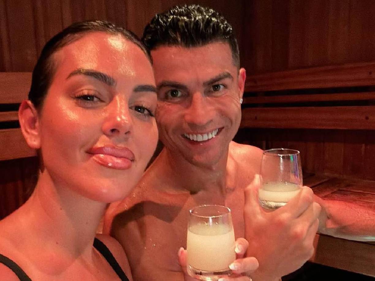 Sin embargo, esta no es la primera vez que Cristiano utiliza el término “esposa” para referirse a Georgina, ya que en un video publicado en agosto en YouTube como parte de un juego llamado “Mr. y Mrs.”, también la describió de esta manera. 