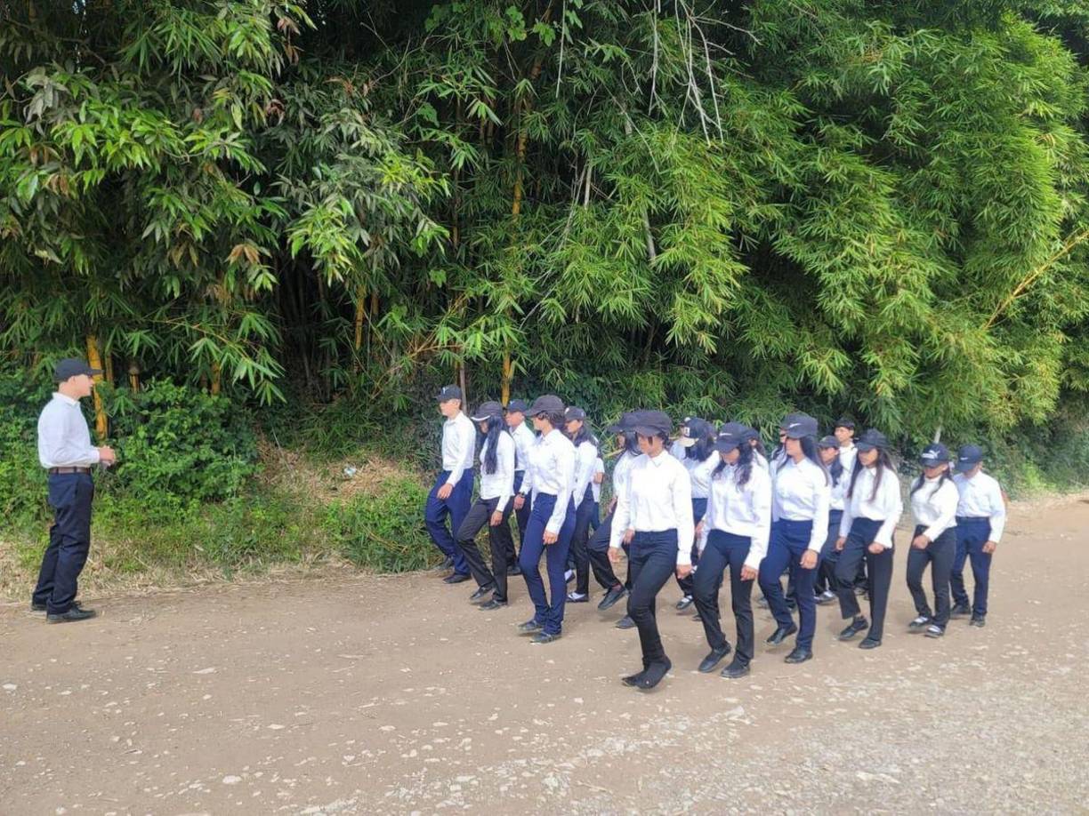 Cuadros de excelencia académica, cuerpo de cadetes y bellas pomponeras fueron los principales cuadros artísticos de los diferentes centros educativos.