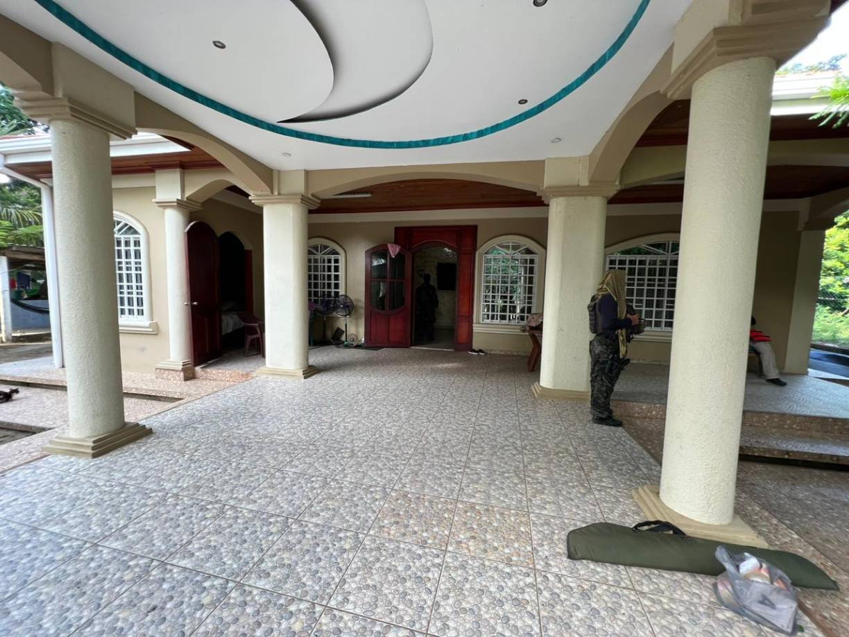 Según la información preliminar, es a partir de los últimos ocho años que se comenzó a identificar una fuerte vinculación de los dos detenidos con el recibimiento de grandes cantidades de droga con otros narcotraficantes, transportadas en embarcaciones procedentes de Colombia.