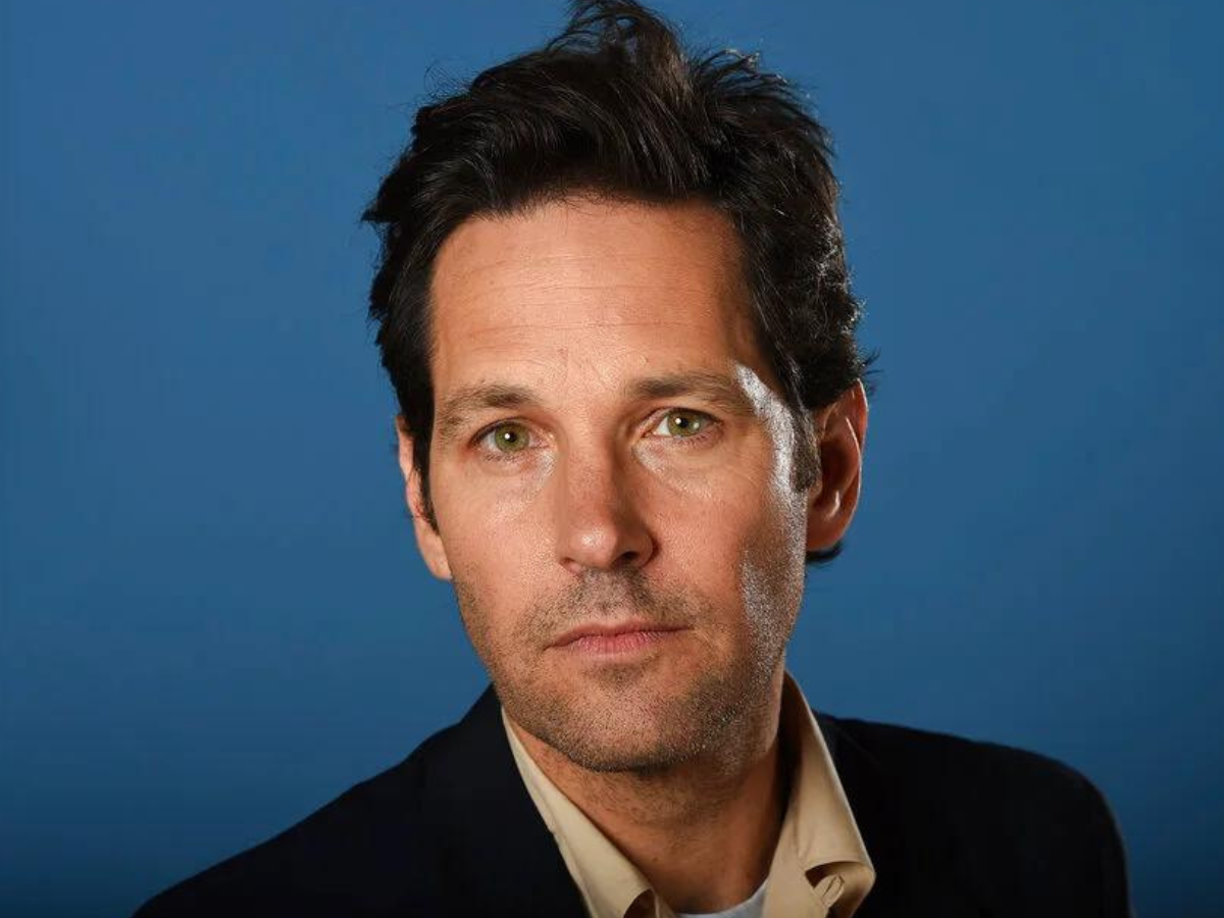 Paul Stephen Rudd es un actor, comediante, escritor y productor de cine estadounidense.