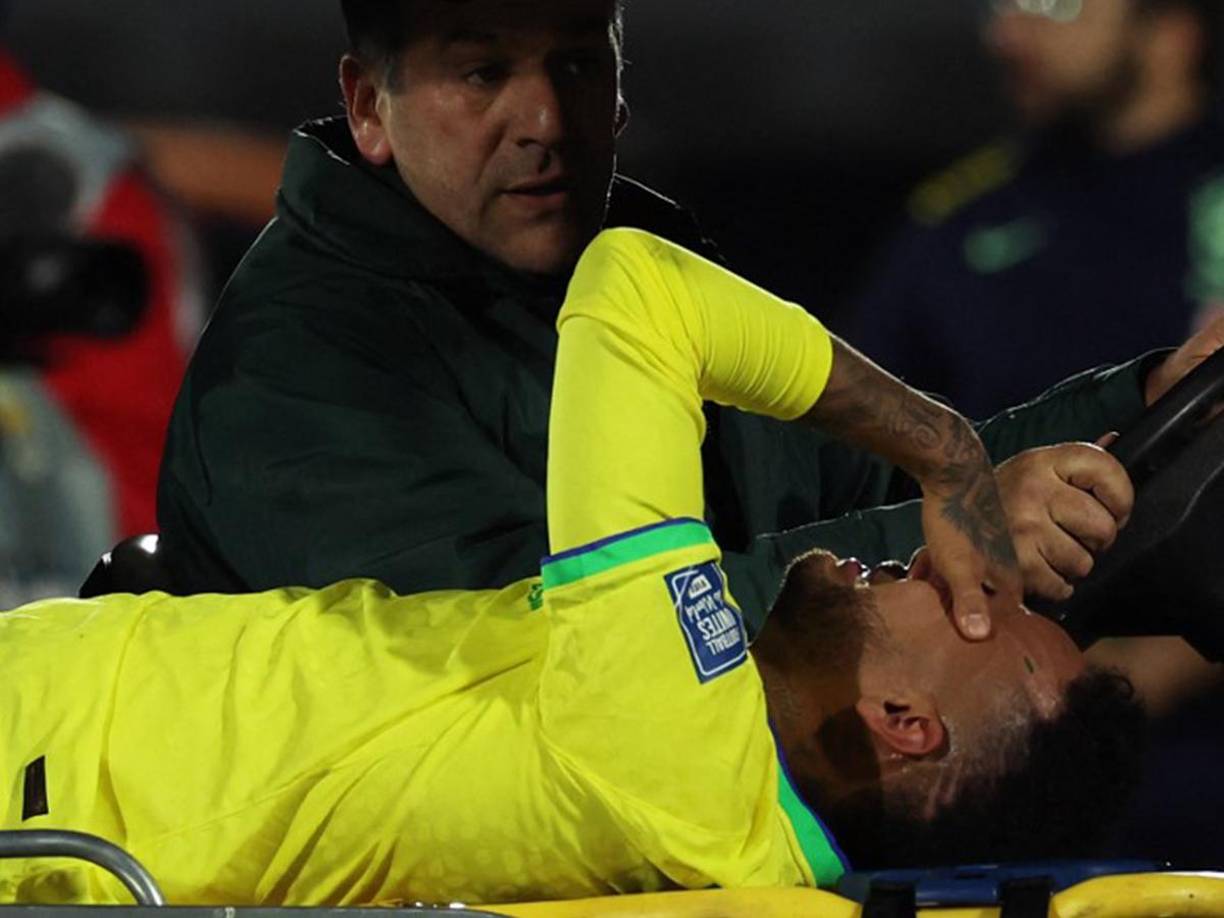 Nuevamente Neymar ha encendido las alarmas luego de que se marchó llorando del Uruguay vs Brasil por las eliminatorias sudamericanas.